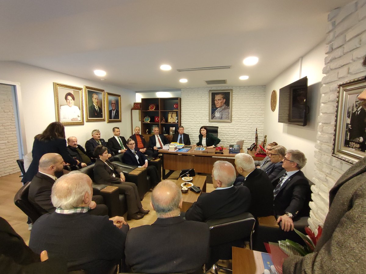 Bugün Çankaya İlçe Başkanımız Sn. Özge ÖZBELEN ve İlçe Divan Kurulumuzla birlikte, Genel Merkezimizde Kadın ve Aile Politikalarından Sorumlu Başkanımız Sn. Kevser OFLUOĞLU’nu ziyaret ederek yeni dönem çalışmalarında başarılar diledik.
Bizlere verdiği destek, paylaştığı kıymetli