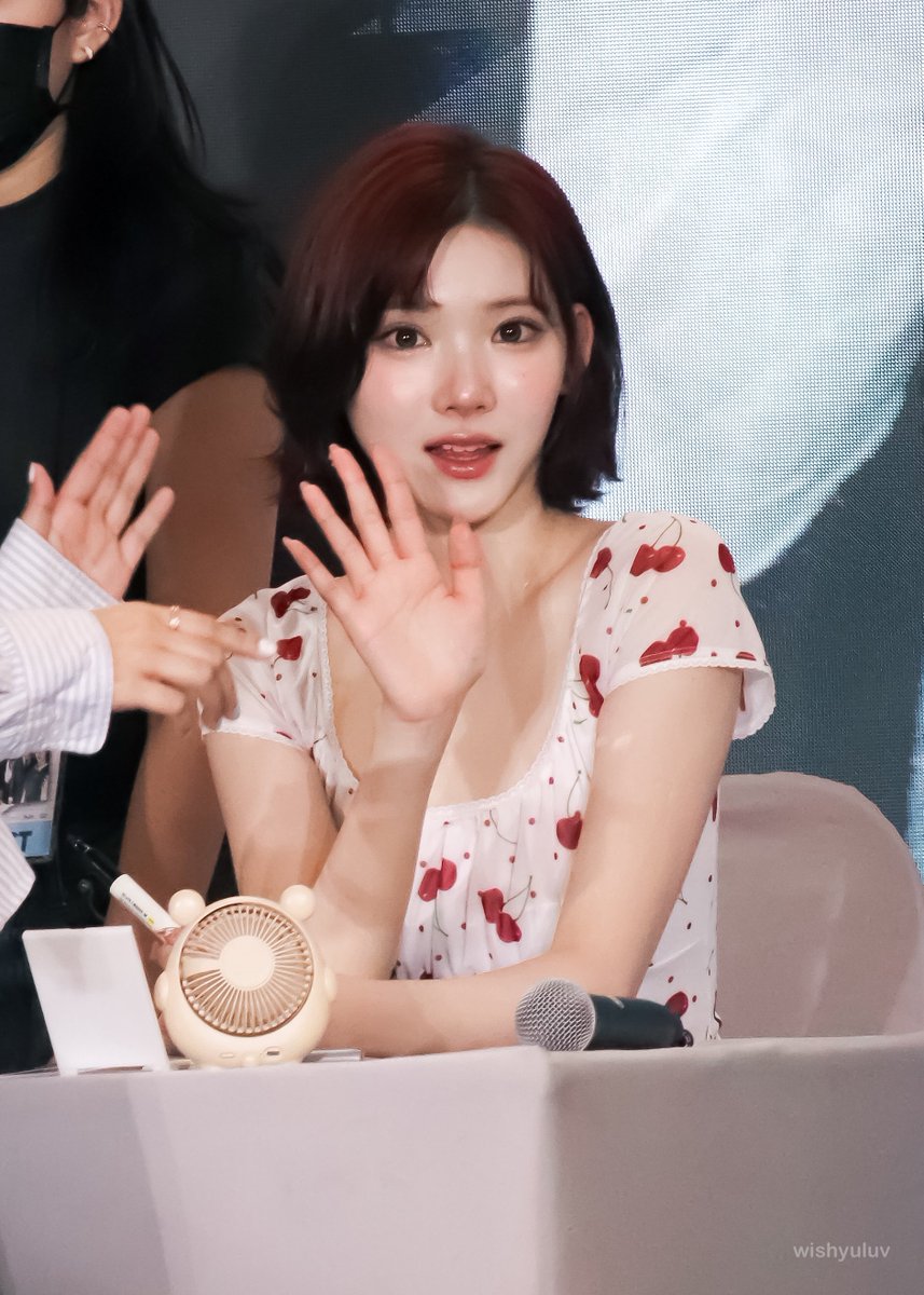 ทุกคนเลิกกินชานมไข่มุกเหอะน้า ..
ป๋มขออนุรักษ์ตาแป๋ว ๆ ตาไข่มุกไว้ 🧋

#JIWOO #지우
#Hearts2Hearts_FOCUS_inBKK
#Hearts2Hearts #하츠투하츠 #H2H