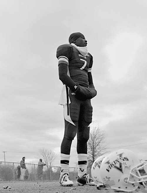 JoeReynoldsAH2's tweet image. Made in Michigan....

   Devin Gardner - Inkster High School, Inkster, Michigan. 
#HomeGrown 

〽️ 2010 - 2014  
Quarterback               
#98 &amp;amp; 12 &amp;amp; 7
@devingardnerXCI