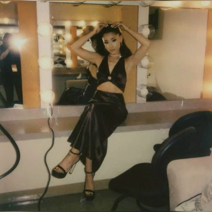 arianastills's tweet photo. moments before history https://t.co/OQ8LKdgXKT