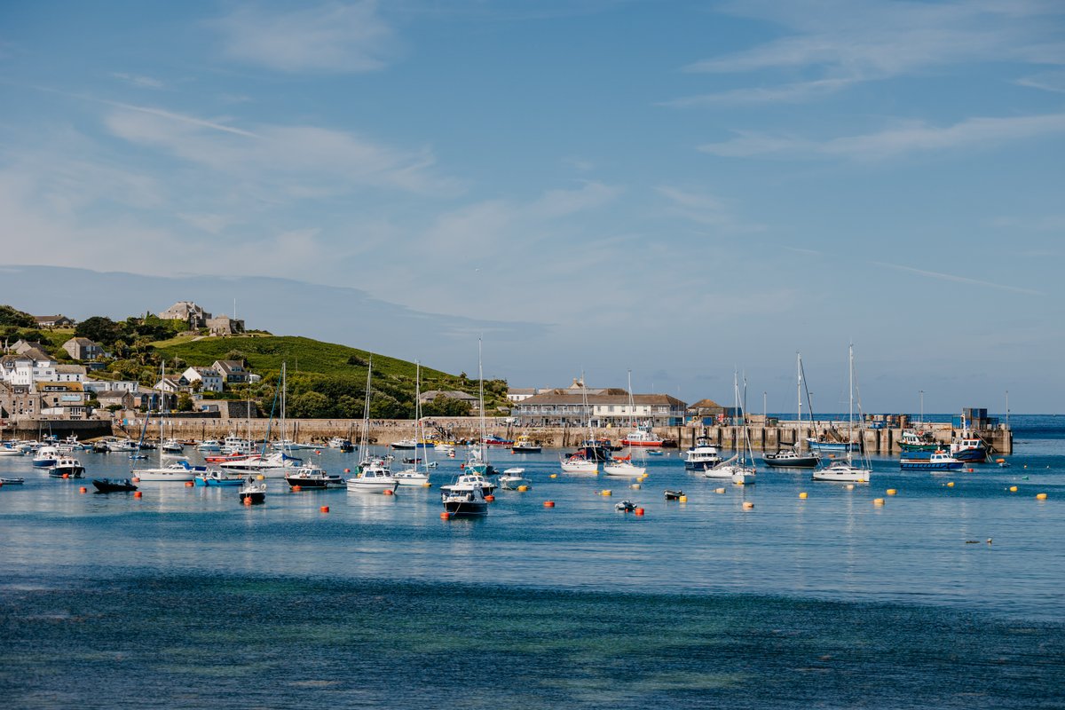 IOSTravel's tweet image. Each island has its own charm, from rugged St Agnes &amp;amp; Bryher to elegant Tresco, white sands of St Martin’s and the gentle buzz of St Mary’s.

Different personalities, one warm Scilly welcome.

Start planning your adventure.

#IslesOfScilly #IslandEscape #2026Travel