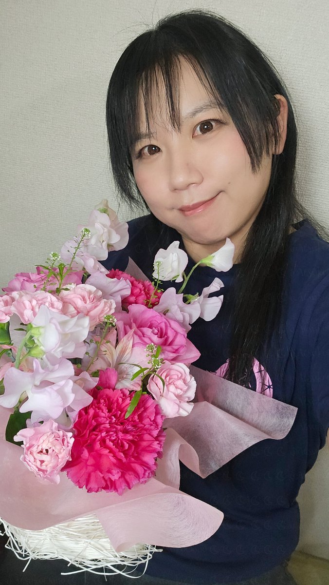 深夜の配信、ありがとうございました！
お祝いメッセージもありがとう✨続きは来週一緒に見ようね❤️
日付変わって今日は渋谷でマイ様と待ってる🐰💕