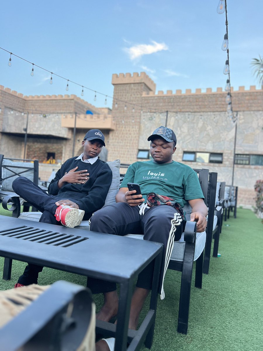 Guys, trading is not just about making money, it's about mastering yourself. You gotta be disciplined, patient, and hungry for knowledge. Don't be afraid to take calculated risks and learn from your mistakes. Stay focused, stay sharp, and the markets will reward you✅