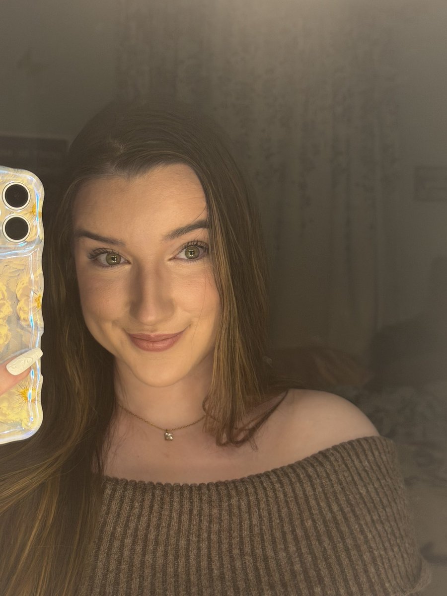 rosie 🌻 tweet media