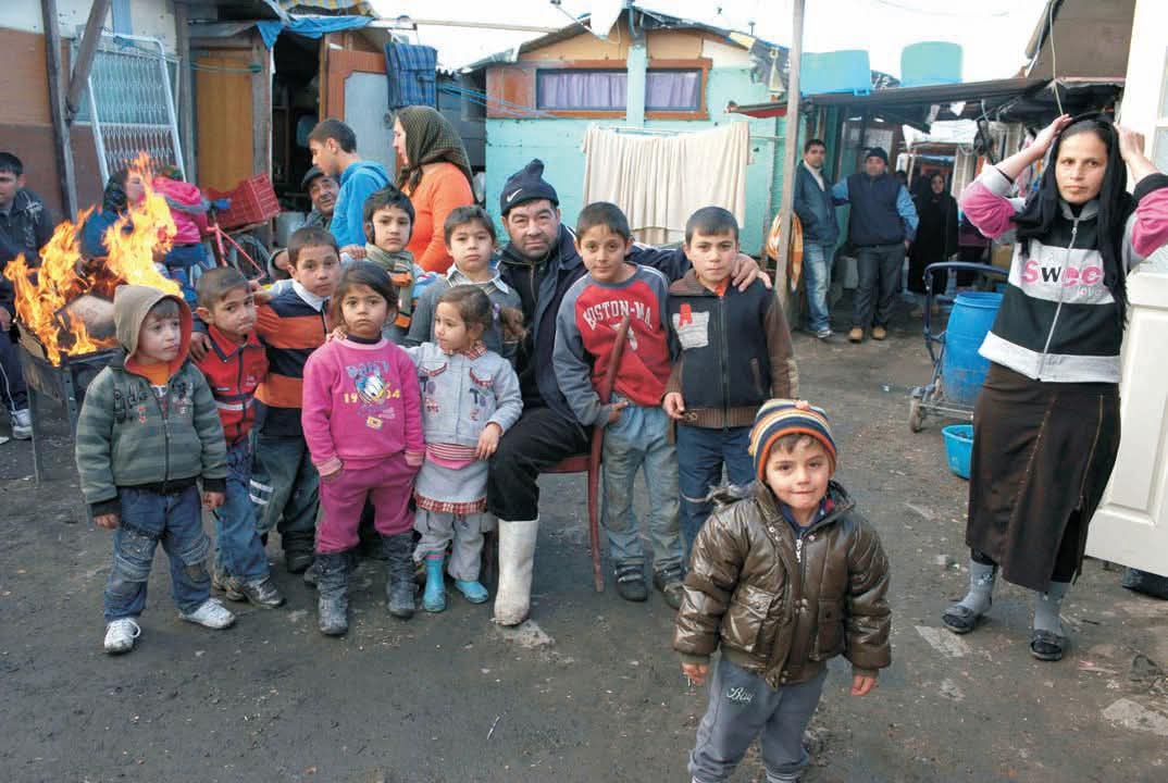 kingoftheheart's tweet image. Magistrati...
Alla Famiglia nel Bosco vanno tolti i figli perché "hanno un disagio abitativo". 
Per i figli dei 150.000 Rom che vivono in Italia invece è tutto ok.
#ioVotoSi ✅