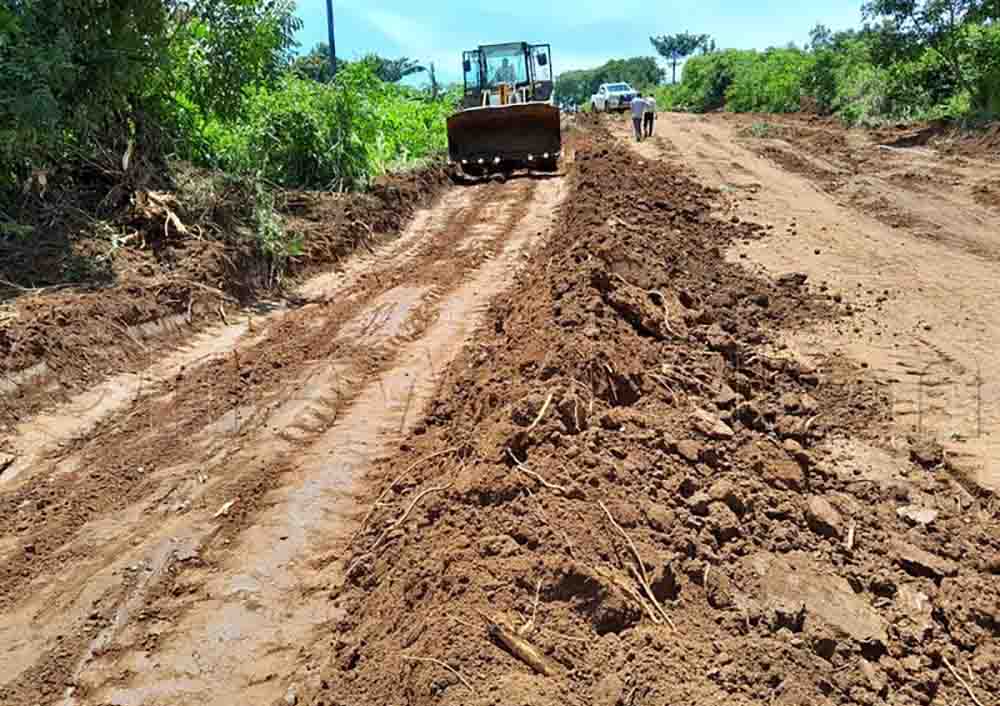 akech_andrew's tweet image. Uganda still going so hard on the construction of the 223km road in Eastern DRC. It's tough but Museveni wants this road delivered by all means as he preaches and believes in regional market. 

Why? As of January 2026, DRC is the biggest consumer of Uganda's goods in Africa with