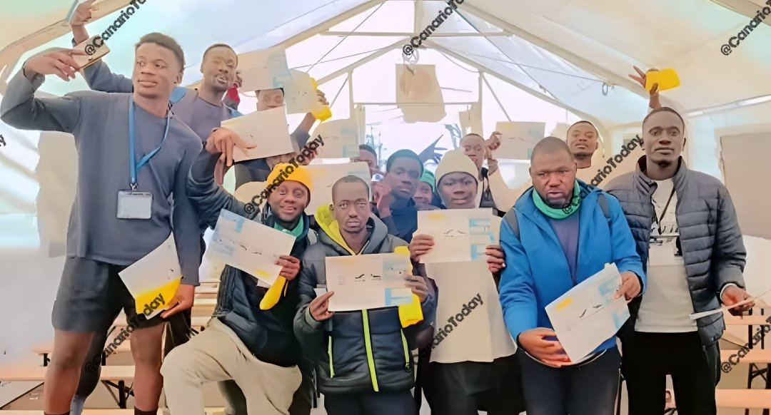 Así anuncia un grupo de inmigrantes ilegales en Tenerife su vuelo de mañana destino Madrid.

En la imagen hay un gasto público por el vuelo de más de 9.500 € entre el contrato con la aerolínea y la gestión de la ONG Accem.