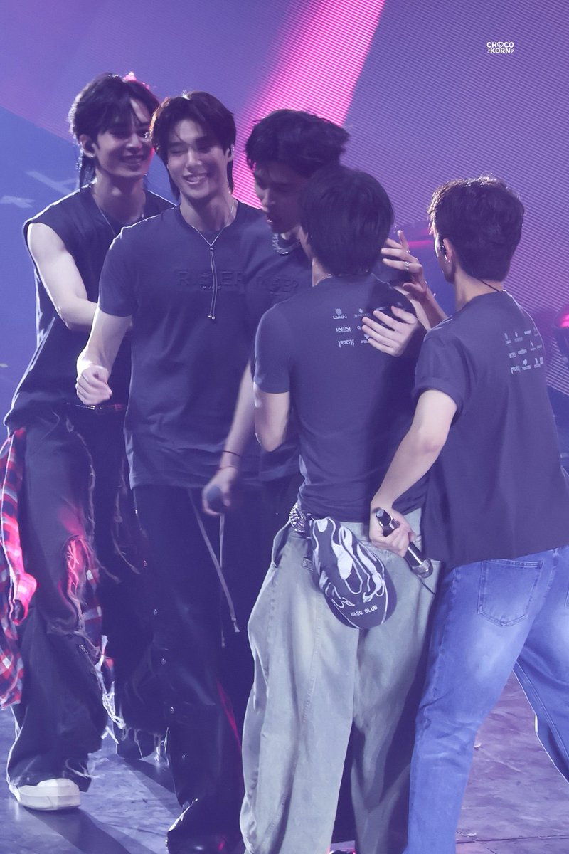 เมื่อเพื่อนเราแอบชอบกัน แต่ไม่มีใครเริ่มก่อนสักที ก็ต้องปล่อยให้เป็นหน้าที่คิวปิดป่ะ อห กรุเขิน 🥴

JASPER KINDLED FIRSTRISE

#RISERCONCERTD1