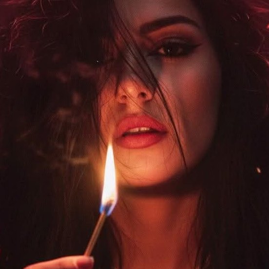 Mystical smiles in her eyes.

#Friday  #Calling  #inviting