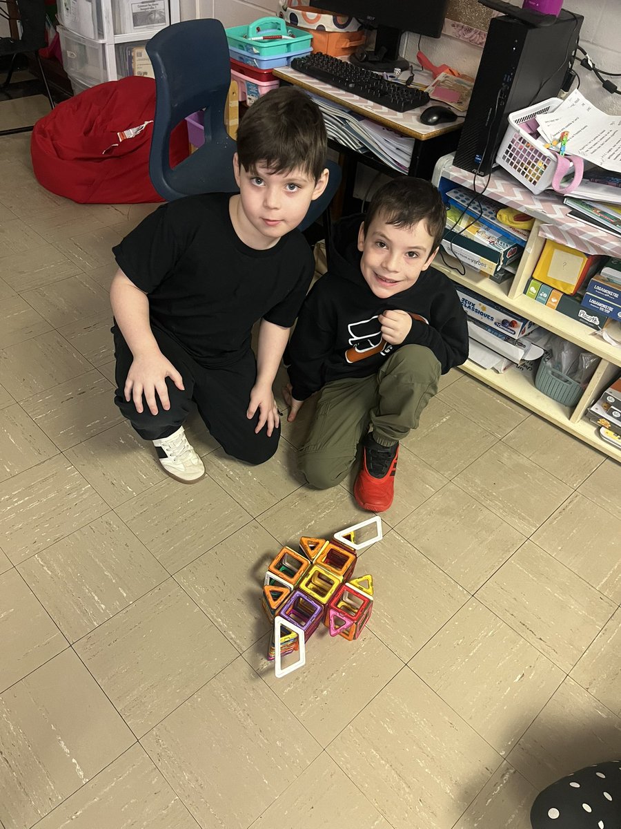 HodderMme's tweet photo. Building buds @CCLoughlin https://t.co/QeFP7t2ltz