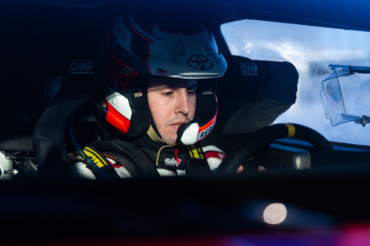 ❌ Nos hemos sido largos en un cruce, rompiendo el radiador y siendo imposible volver al tramo con el coche así.

Sabíamos que no sería fácil y estamos contentos con nuestra adaptación hasta aquí. 

#RallySweden 🇸🇪
#WRC