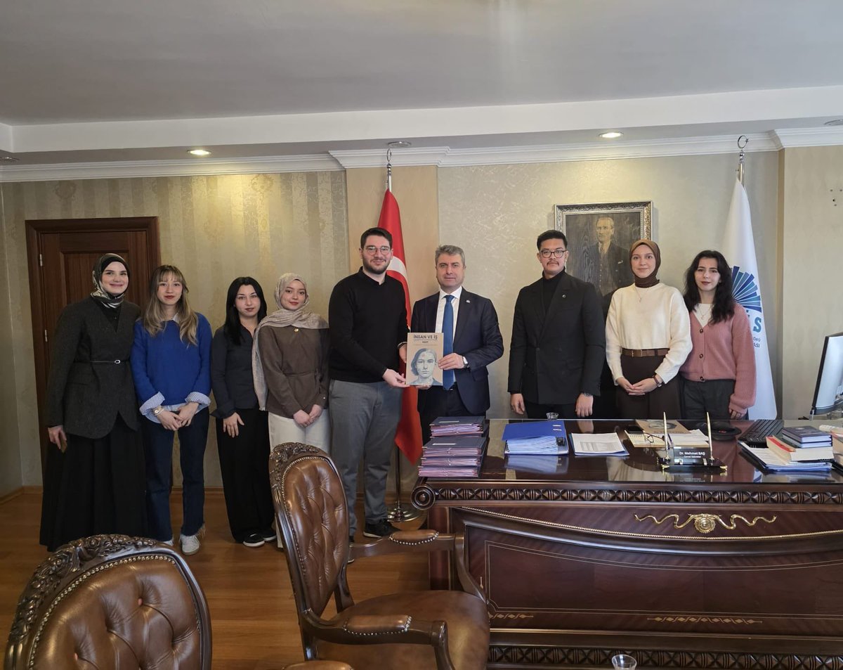 cekathbv's tweet photo. ÇEKAT olarak, Türk Ağır Sanayii ve Hizmet Sektörü Kamu İşverenler Sendikası (TÜHİS) Genel Sekreteri Dr. Mehmet Baş’ı ziyaret ettik ve İnsan ve İş dergimizin 29. sayısını takdim ettik.✨
Misafirperverlikleri ve kıymetli sohbetleri için teşekkür ederiz.
💫VAR OLSUN ÇEKAT!💫 https://t.co/O86jGwKhfw