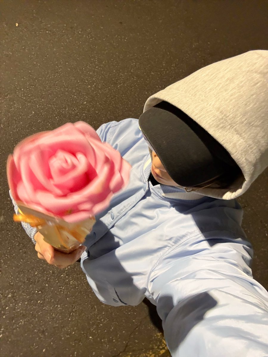 xionsarangdan's tweet photo. 이 새벽에 프러포즈를 하신다 큰일났넹

#원어스 #환웅
#ONEUS #HWANWOONG https://t.co/f9J9FWBeBz