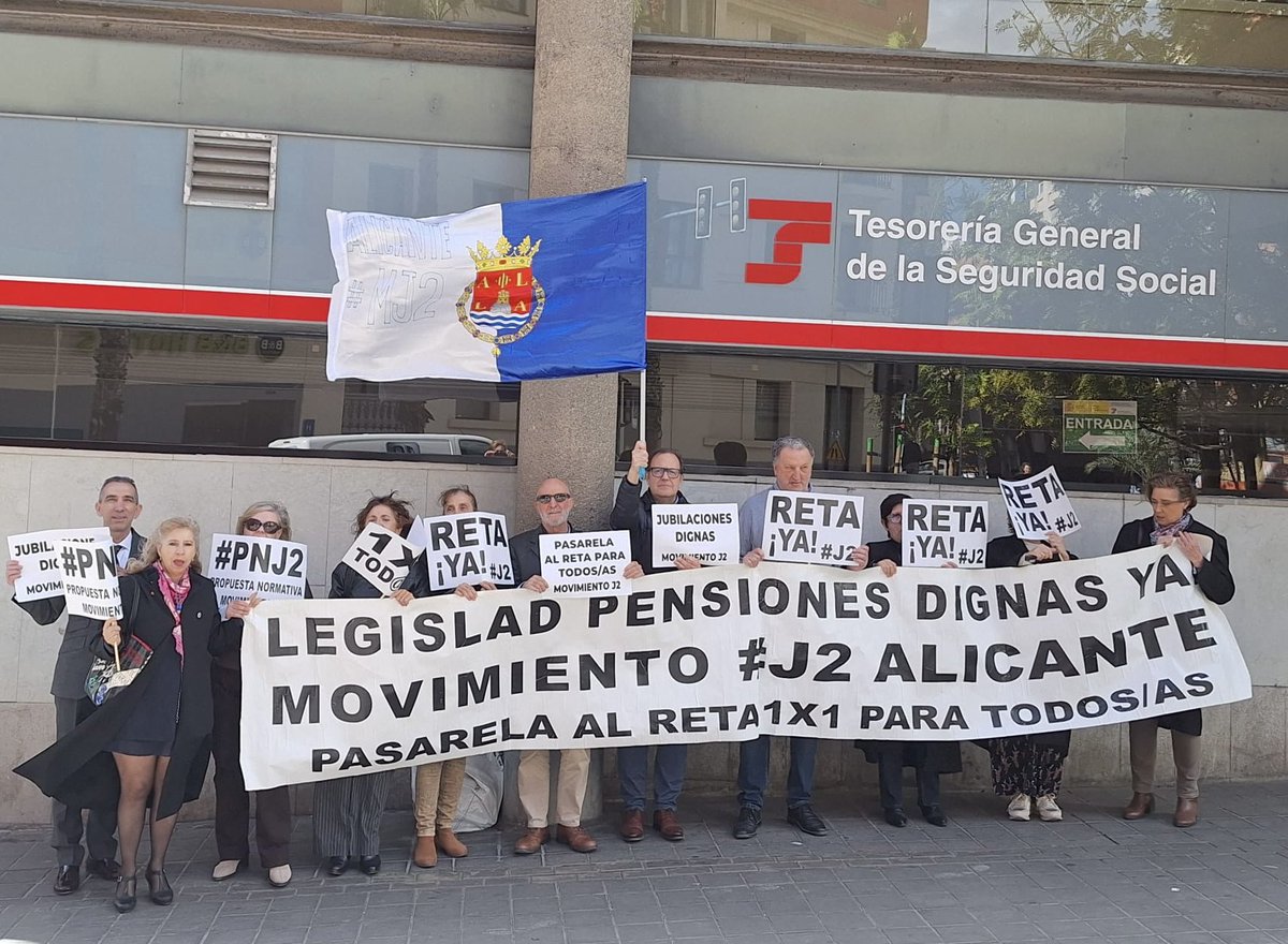 #MovimientoJ2 Alicante hoy ha celebrado su 11º piquete reivindicativo por una #PasarelaAlReta1x1yTodos. ante la TGSS de Alicante por la GRAVE INJUSTICIA SOCIAL DE LAS PENSIONES DE ABOGAD@S Y PROCURADOR@S. <a href="/gpscongreso/">PSOE Congreso</a> Vuestra PL no convence, solo cabe una enmienda transaccional.