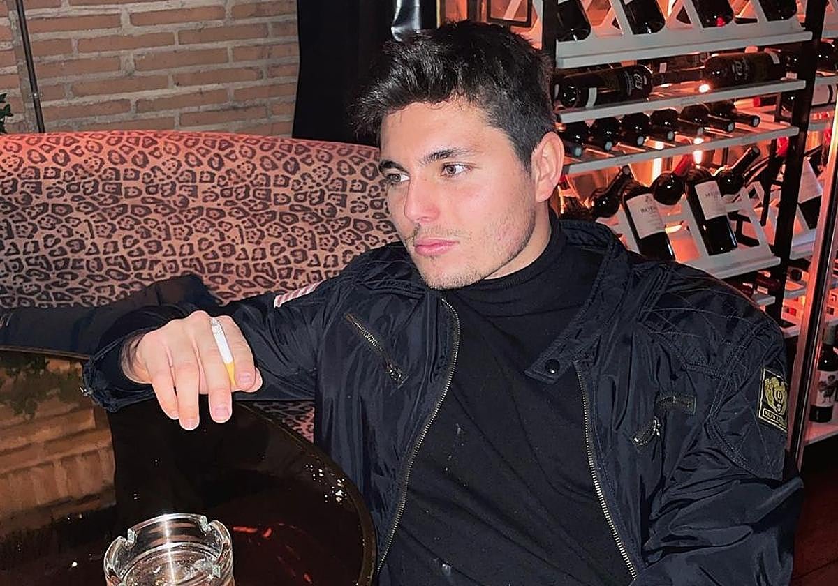 Este pijo llamado "Vito Quiles" hoy ha sido imputado por acoso y rebelación de secretos. A este delincuente le financia el <a href="/ppopular/">Partido Popular</a> para acosar y cerrar sus campañas en Aragón. Si acaba preso estoy seguro de que grabará videos desde el talego para apoyar a Feijóo.