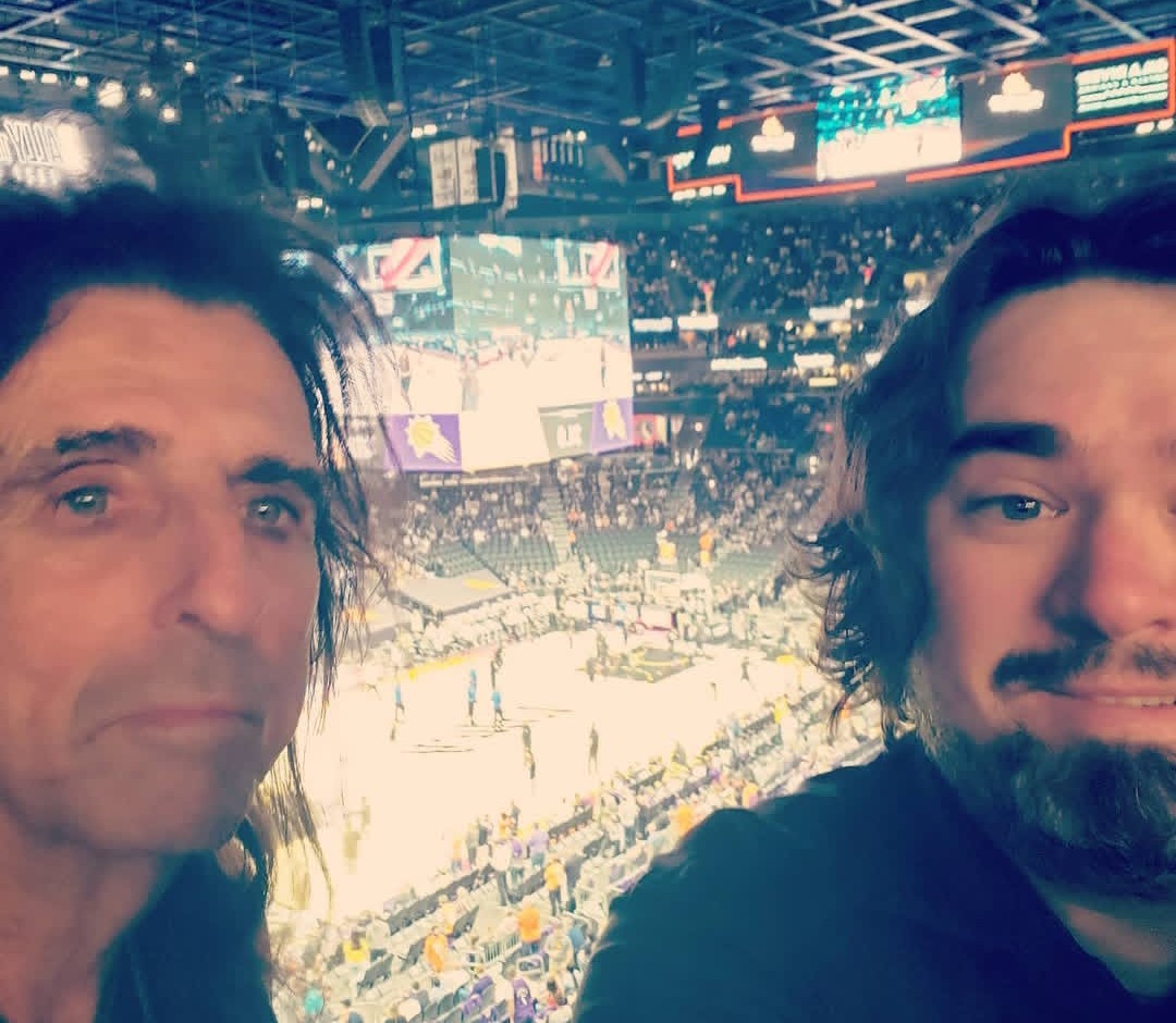 DashiellCooper's tweet photo. "No matter how tall I grow, I still look up to you. I love you, old man!".
"Dad, you are my hero. Thank you for your endless love and support".🫶🥰🥰
#throwback  #Familyfirst  #alicecooper https://t.co/vYjBZcOolG