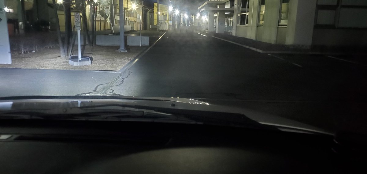 ev08_heart's tweet photo. よくフォグやLOのライト切れて走ってる車見るけど
片方玉が切れてるのわかるだろう🤔
10分前に片方消えたってすぐわかった
ゼロクラに使ってたフォグさっき消えた😇
フォグだから後程交換するか🤔 https://t.co/8WIkwFpiLt