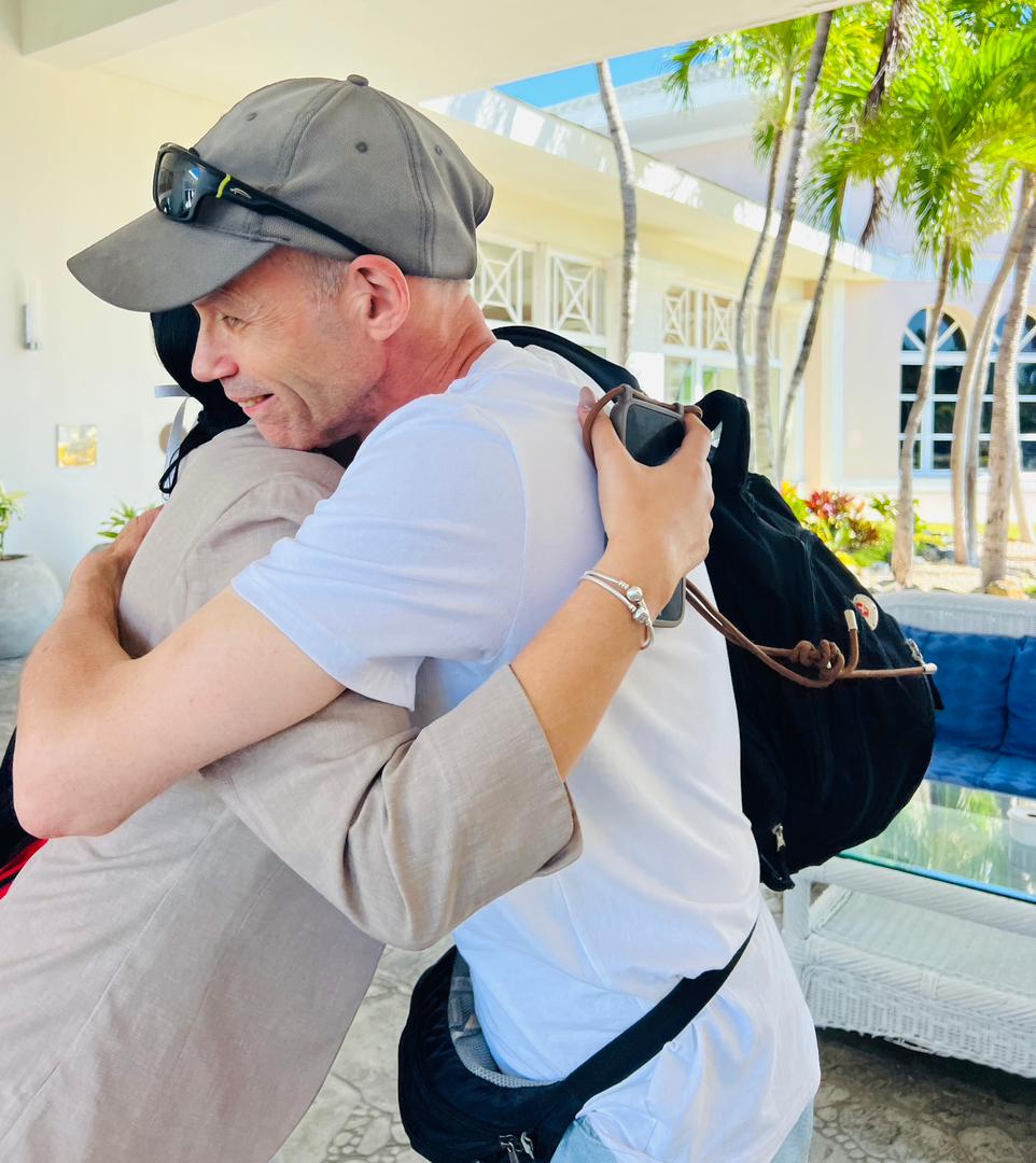 La distancia será breve porque la amistad nos mantiene cerca. Les esperamos con ilusión y cariño en  su regreso. 🤗🇨🇦
#SeeYouSoon #CubaAwaitsYou