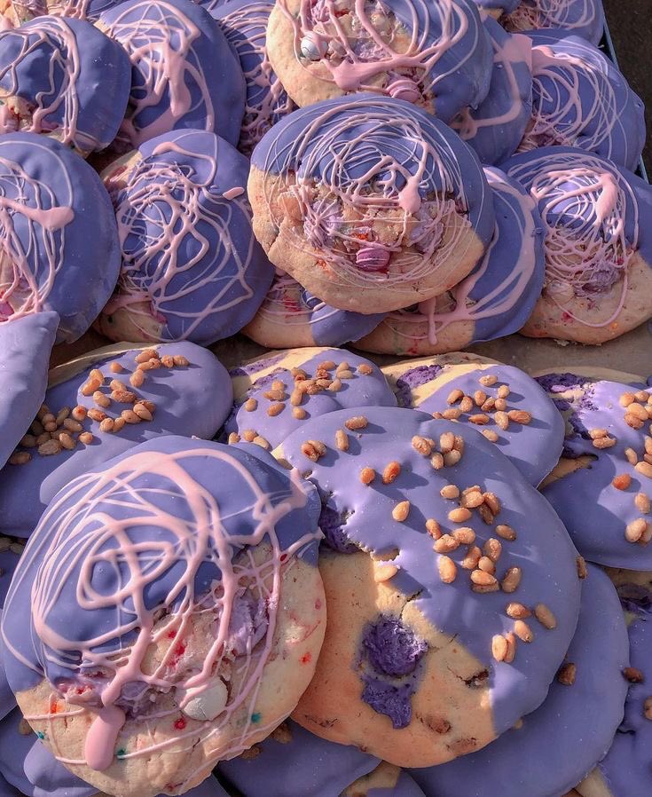 violettweets_'s tweet image. donut or cookies?