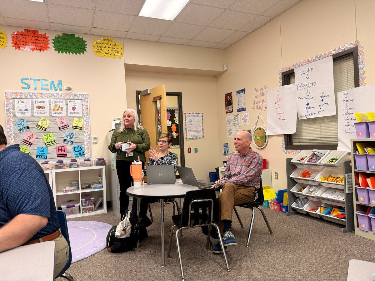 Plano_Schools's tweet photo. Thank you to @MathewsMavs Principal Gwendolin Miller and her team for welcoming Cabinet during this week's #PISDMissionMonday. It was great to get an update on the amazing work happening at Mathews to start the week!
#TeamPlanoISD #ItAllBeginsHere https://t.co/aqciUqtrpr