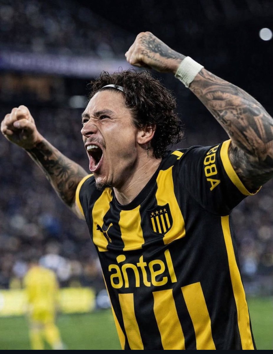 Guillermo Varela se fue del Manchester United directo a Peñarol en un momento complicado de su carrera. Ese paso atrás le permitió tener una gran carrera donde jugará 3 mundiales, obteniendo 2 Copas Libertadores.

Que le impide a <a href="/Darwinn99/">Darwin Núñez</a> hacer lo mismo?

#DarwinAPeñarol