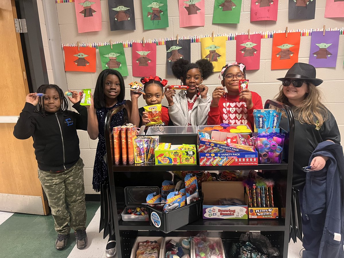 The Book Taco Prize cart is making its way around RPES! These students are crushing their reading goals! Go Cougars! <a href="/RPES_Cougars/">RPES</a> <a href="/NewtonCoSchools/">NCSS</a> <a href="/shebriej/">She' Jones</a> <a href="/E3TechGirl/">Dr. Jennifer Williams</a> <a href="/Lori_McGovern/">Lori McGovern</a>