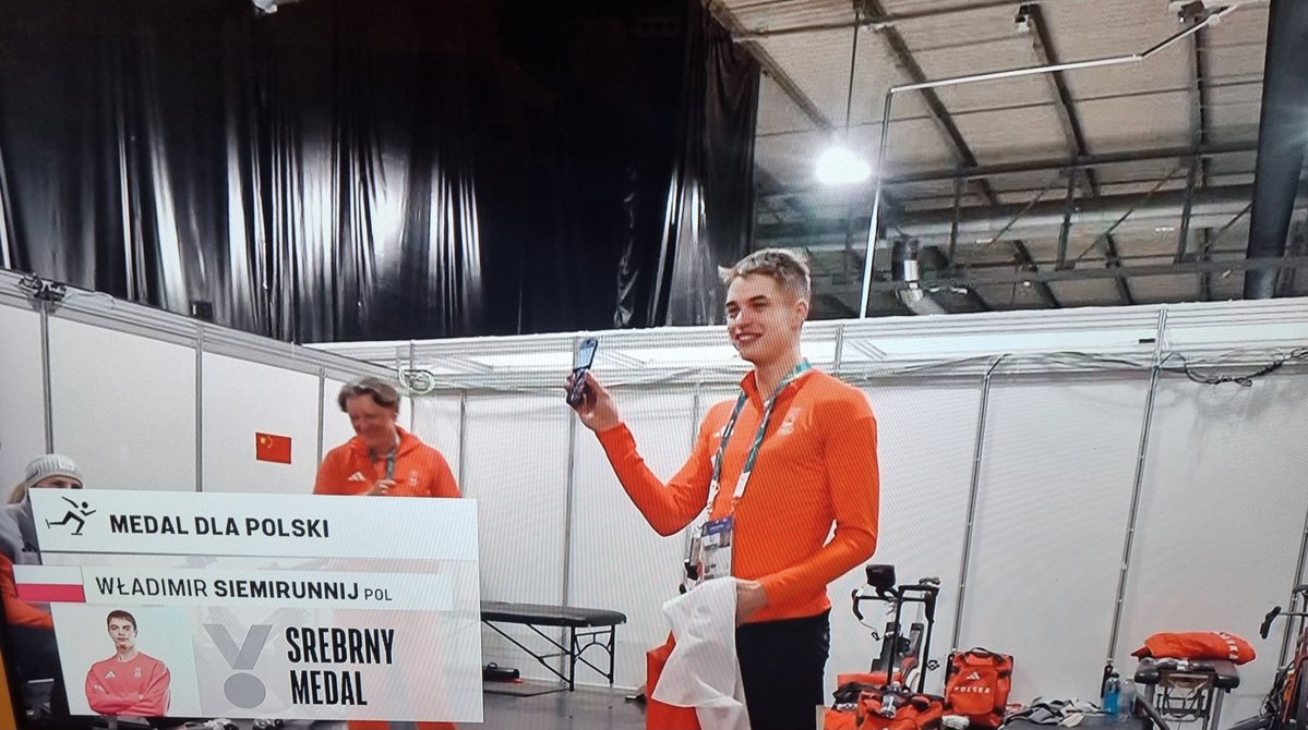 Ironia losu, ze stalo to się w najbardziej rusofobicznym kraju świata. Jeszcze wczoraj był ,,ruskiem" i zdobywał medale dla Rosji, dzis zdobywa medal dla Polski.  Władimir Siemirunnij wicemistrzem olimpijskim. Brawo!