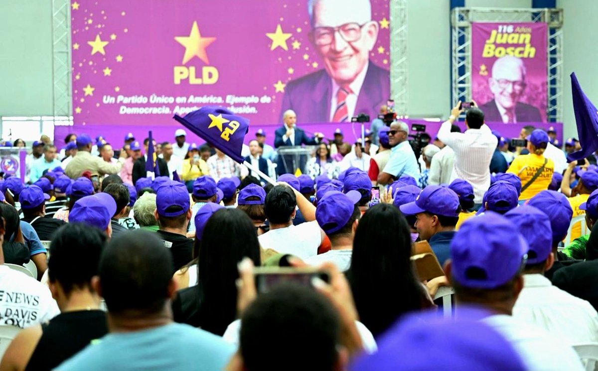 PLDenlinea's tweet photo. #PortadaPrincipalPLD | @DaniloMedina y @JohnnyPujols encabezarán asamblea en Barahona.

Barahona preparada para participar en asamblea del #PLD programada para este domingo en el Polideportivo de la Villa Olímpica.

AMPLIAR: https://t.co/WuxJiZIxEJ https://t.co/T6Ks0d9IGJ