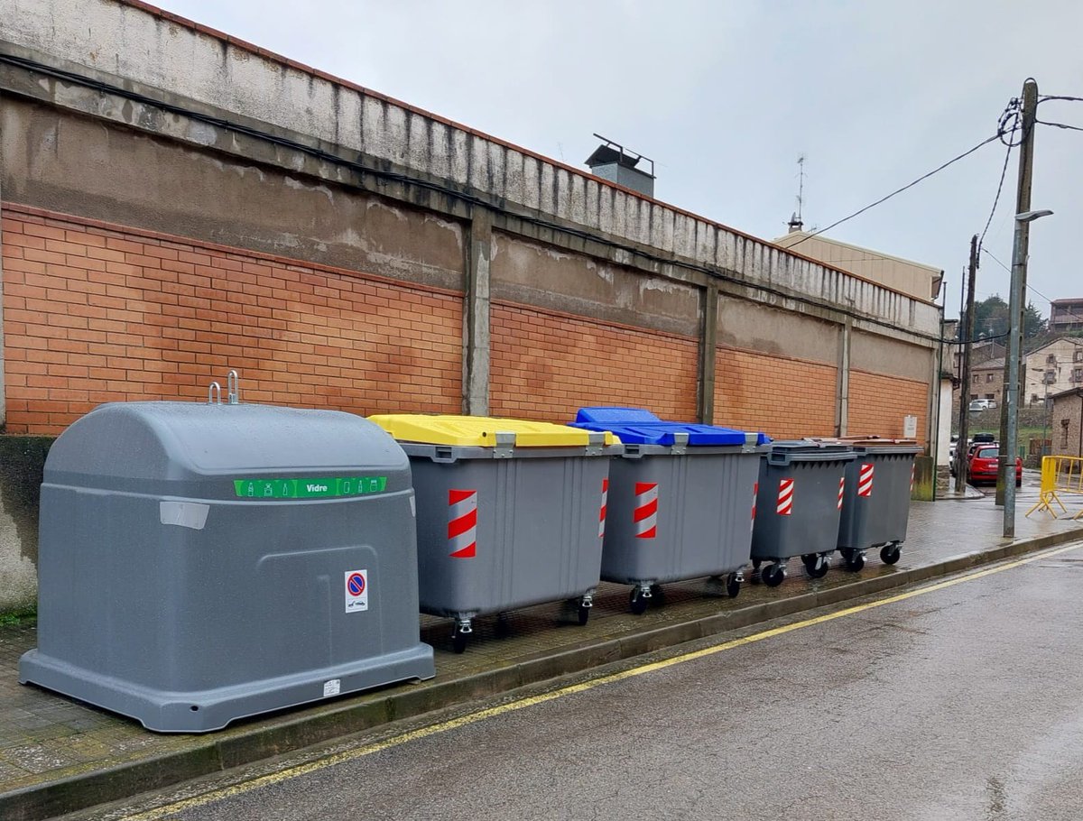 AjEstany's tweet photo. 🔊 Entra en funcionament el nou model de recollida de residus amb contenidors tancats a l'Estany
♻️ La gran novetat és que s'han tornat a instal·lar contenidors al poble, i que el rebuig i la orgànica s'obren amb targeta identificadora

➕ INFORMACIÓ
🔗 https://t.co/A3diG4uFNH https://t.co/uXsKfWR1MU