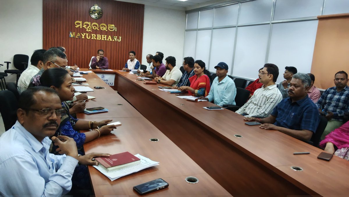 DM_Mayurbhanj's tweet photo. An OSWAS Review VC was held under the Chairmanship of Sri Hemakant Say, Collector, Mayurbhanj.
Progress was reviewed with emphasis on timely disposal and improved service delivery.
#OSWAS #Mayurbhanj https://t.co/7AujFfiHDK
