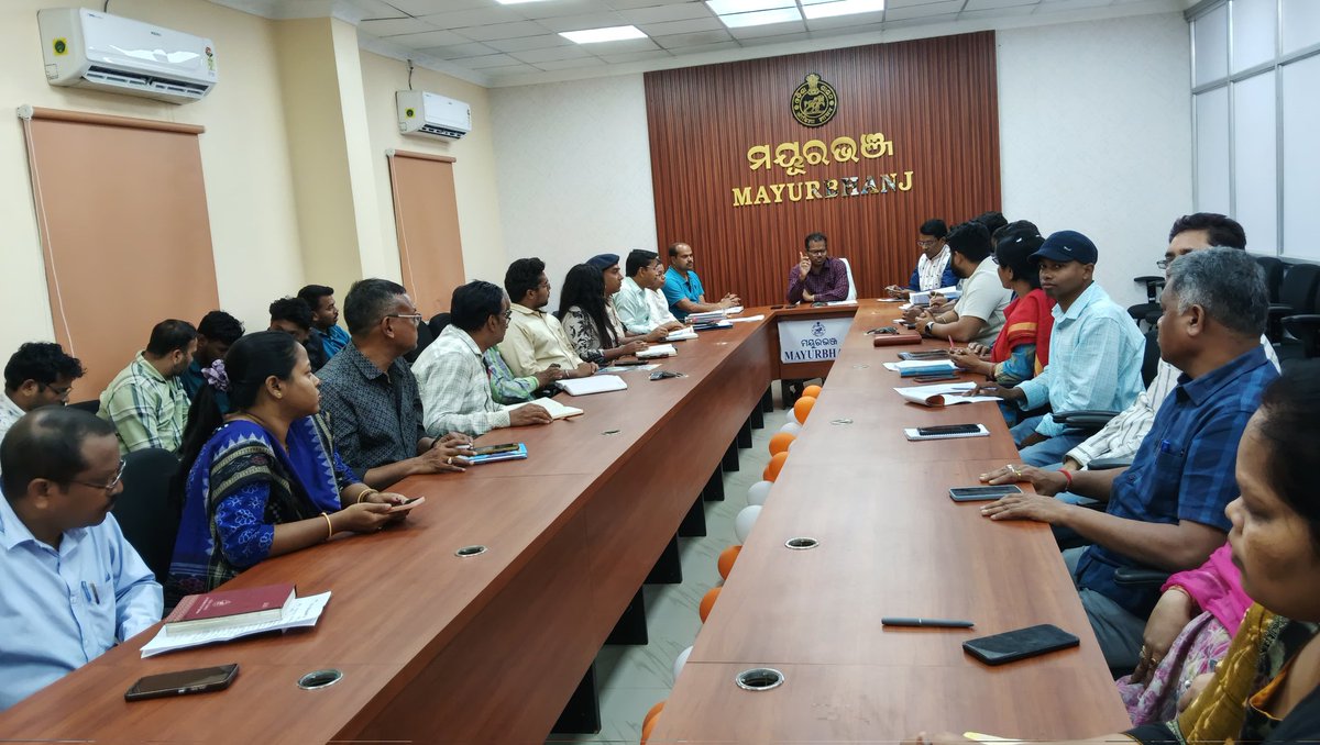 DM_Mayurbhanj's tweet photo. An OSWAS Review VC was held under the Chairmanship of Sri Hemakant Say, Collector, Mayurbhanj.
Progress was reviewed with emphasis on timely disposal and improved service delivery.
#OSWAS #Mayurbhanj https://t.co/7AujFfiHDK