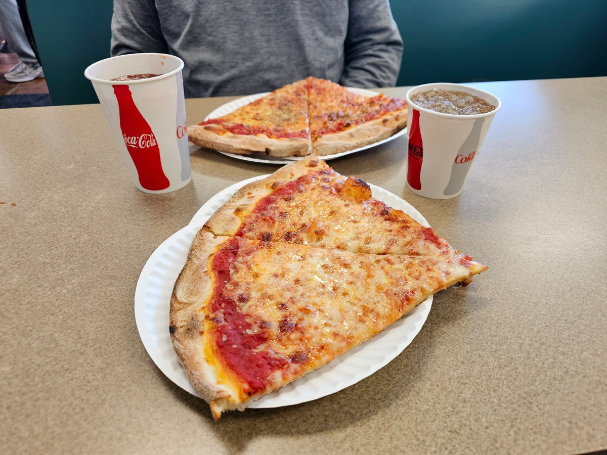 AnnDelaneyBeach's tweet photo. A popular shore tradition! Valentine's weekend meal at @SamsPizzaPalace https://t.co/plV5XpRZ7N
