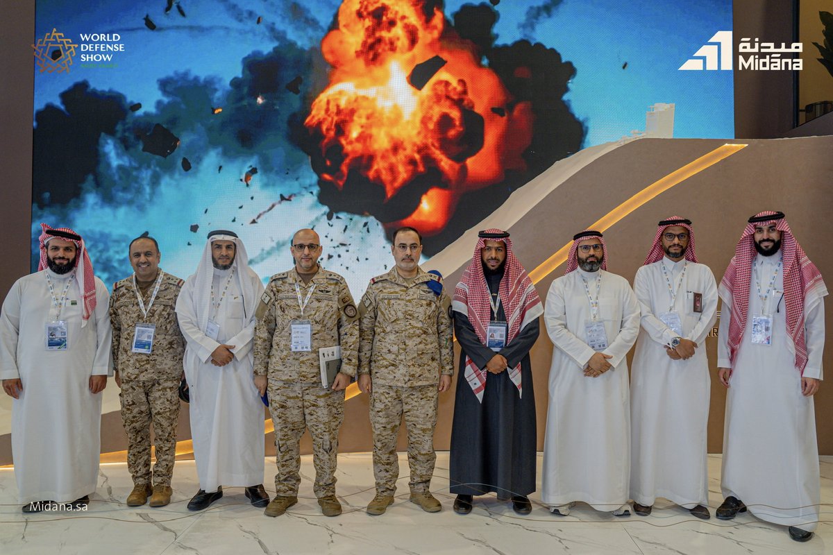 ضمن زيارات #معرض_الدفاع_العالمي2026، سعدنا بزيارة سعادة نائب قائد القوات المشتركة اللواء الطيار الركن حسام بن عبدالله الدامر، والوفد المرافق؛ حيث شملت الزيارة جولة تعريفية في جناح #ميدنة، اطلعوا خلالها على حلولنا الاستراتيجية التي تساهم في تعزيز الجاهزية وتطوير التجارب العسكرية.