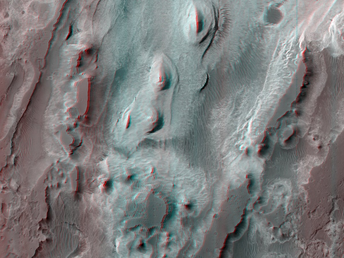 HiRISE 3D: Iani Chaos This 3D image provides us a “low dust window