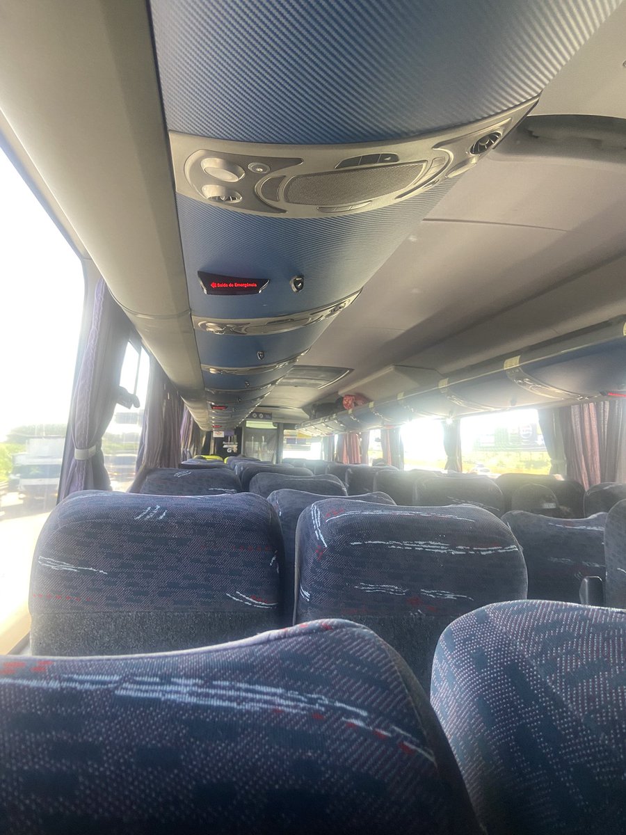 MauroComL's tweet image. um ônibus inteiro vazio e olha onde o arrombado veio sentar vsf