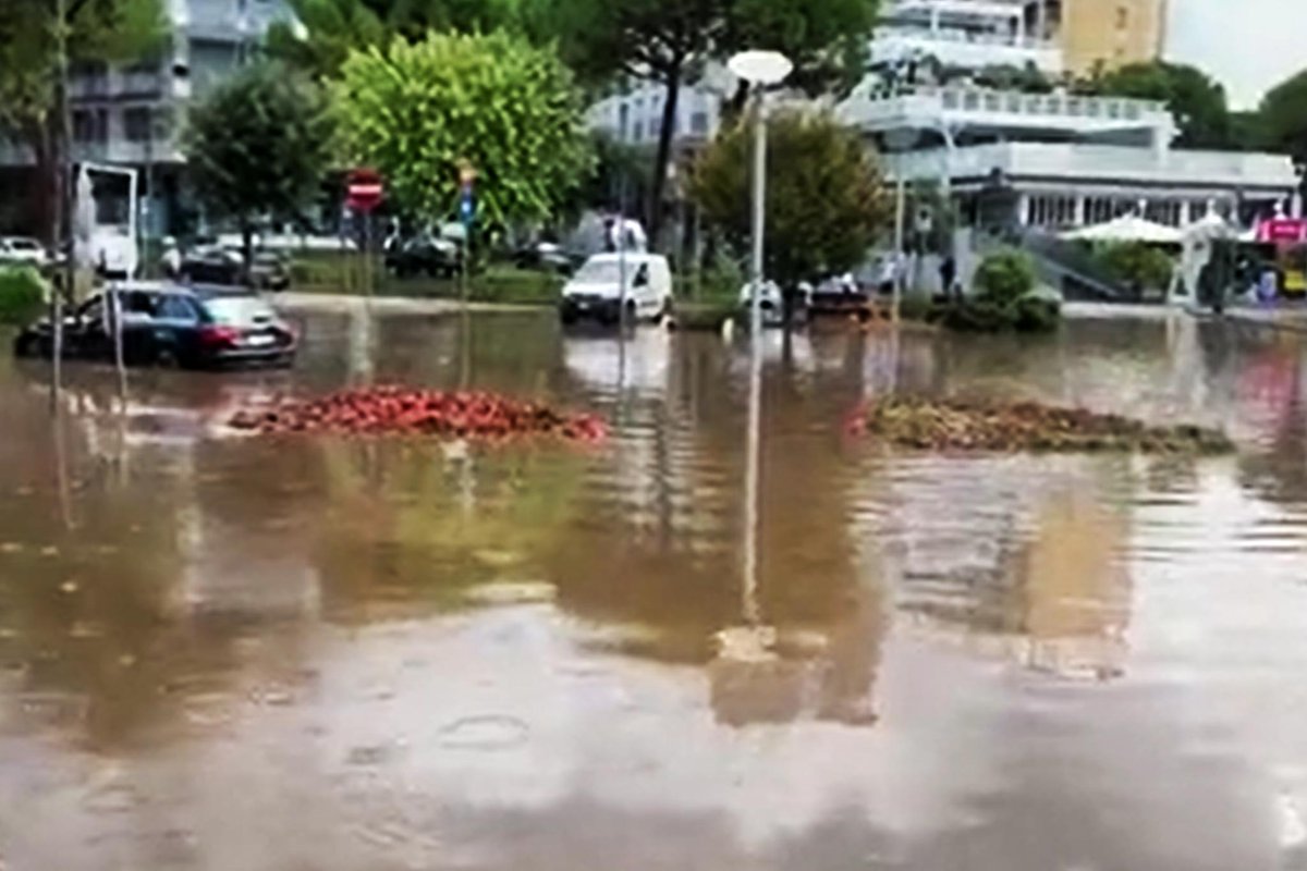 Allerta meteo gialla per acqua alta sulla costa. Rischio valanghe marcato in quota -  udineoggi.news/2026/02/13/all…