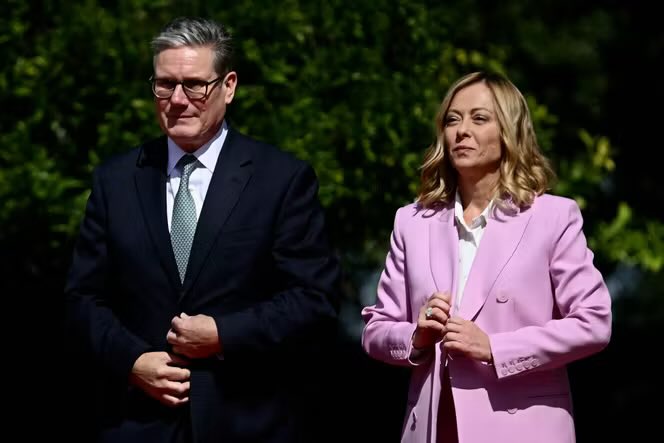 HJB_News__'s tweet image. Keir Starmer has said today he won’t be using the same tactics as Italian Prime Minister Giorgia Meloni, giving the navy powers to block migrant boats approaching Italy. He said it would go against their human rights