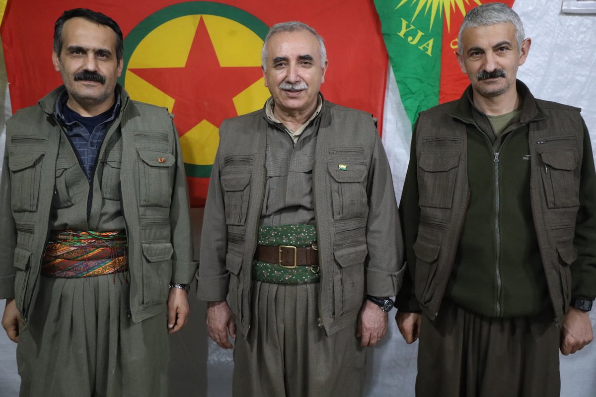 Kaybın reddi… İnsan ruhunun en derin başkaldırısıdır.. 

Çünkü insan sevdiğini kaybettiğinde, bir parçayı değil, bütününü kaybetmiş gibi hisseder. Dünya yerinden sarsılır, anlam dağılır, zaman donup kalır..

O noktada insanın önünde iki yol vardır: Kabullenmek ya da reddetmek..