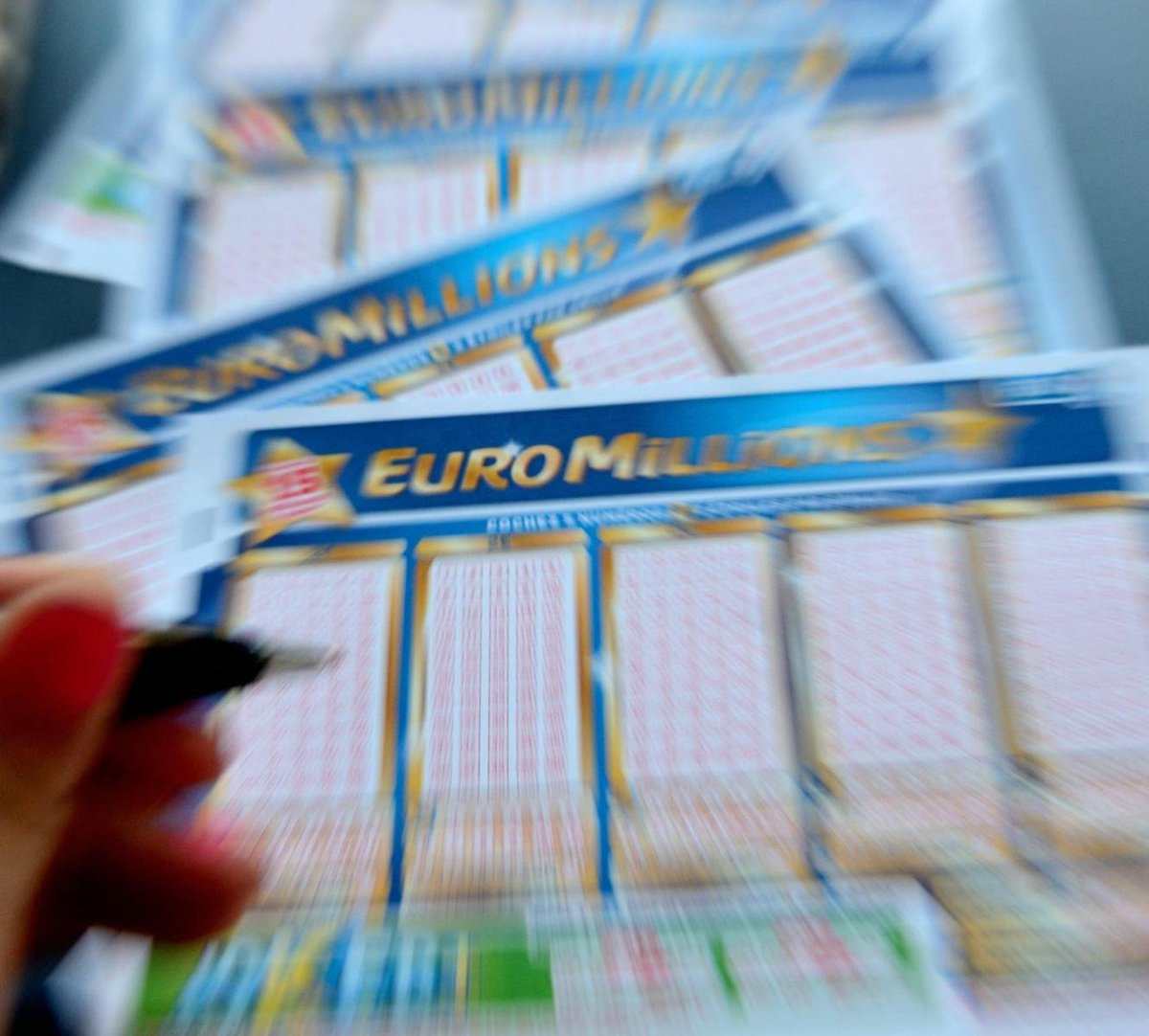 Generation_2010's tweet photo. L'EUROMILLIONS fête aujourd'hui ses 22 ans, lancé le 13 février 2004 ! https://t.co/mTZRkVtTpK
