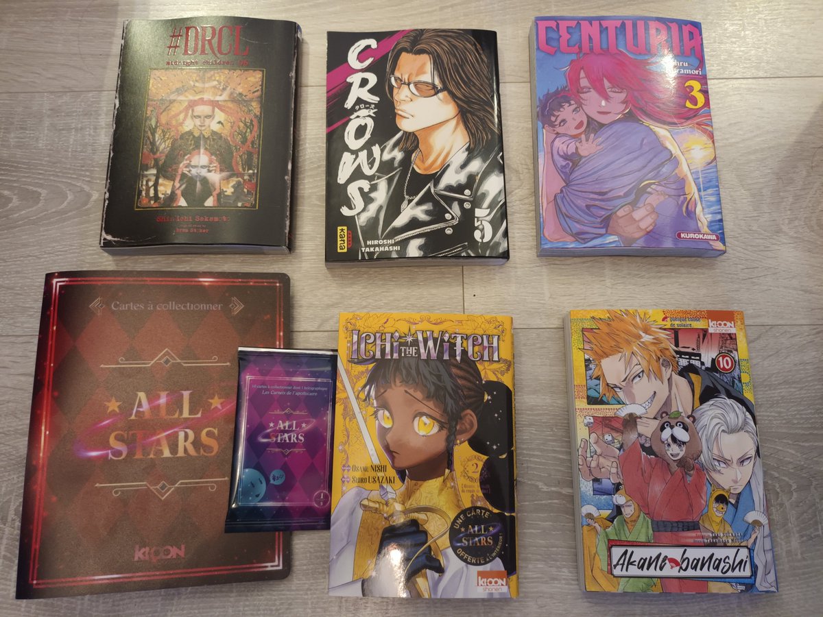 Achats du jour ! Il faut que je passe dans ma librairie habituelle pour récupérer le tome 1 collector d'Ichi the witch ! Je continue de rattraper mon retard sur Akane Banashi ! Et j'ai atteint les 5 tomes de Crows, il va être temps d'en démarrer la lecture !