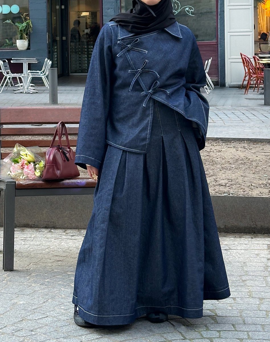 cryforyunh0's tweet photo. après 4 mois de travail dans l'ombre j'ai créée un ensemble en denim 100% coton, handmade &amp; made in france ! 🤭 https://t.co/jKPkSNseWB