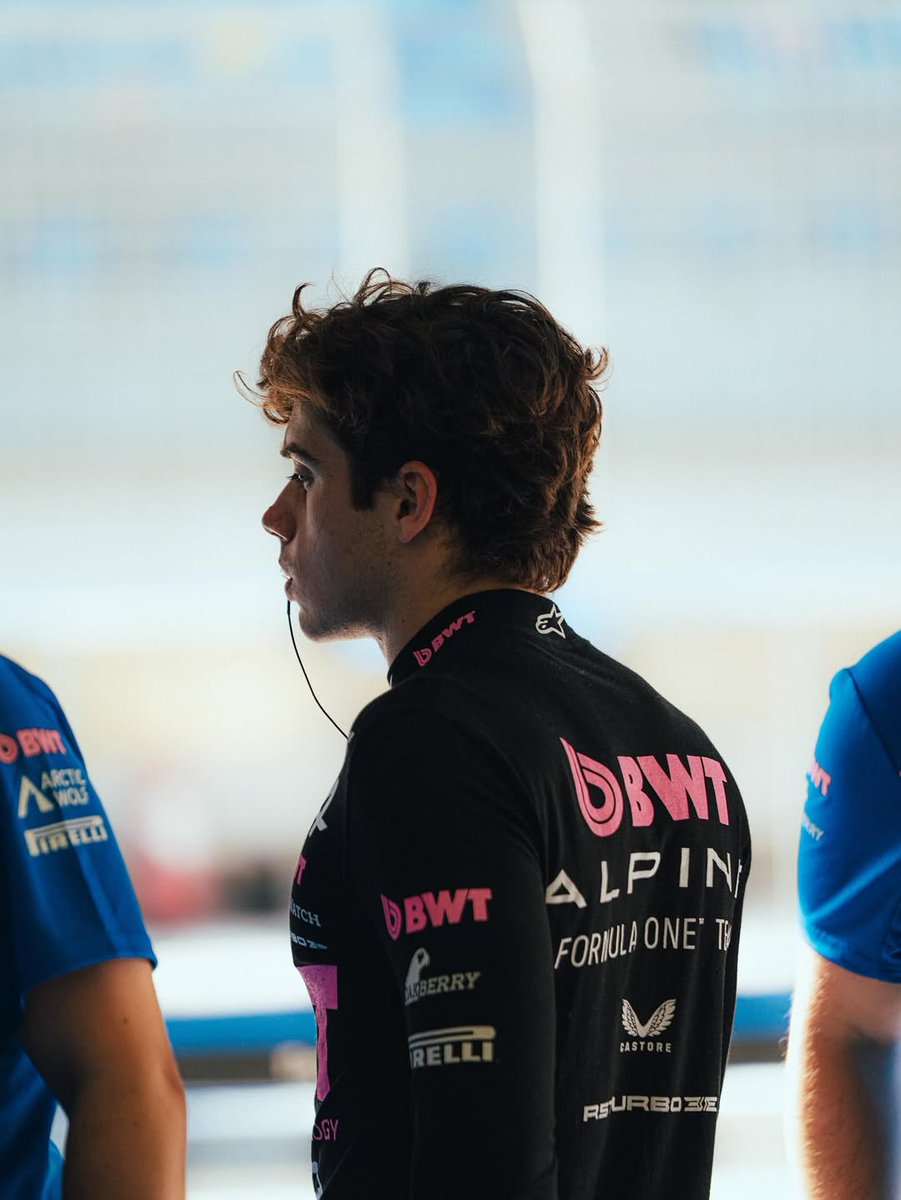 El perfil, la espalda, el cabello y el aura que emana, que hombre que sos Franco Colapinto.