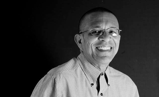 Vaya semana, siguen los golpes. Tener que enterarme de la muerte de mi hermano Humberto Acosta. De esos mentores que pasaron de ser referente, a familia. Muchísimos años juntos, lectura obligada y charlas inolvidables. Día triste para el béisbol y el periodismo.