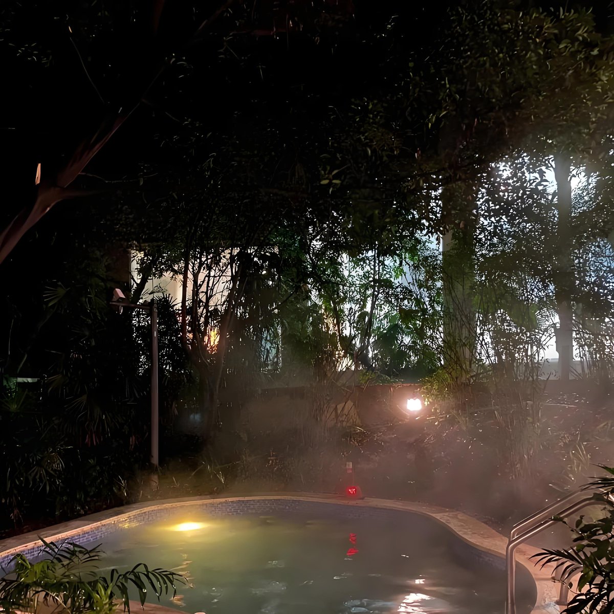 Cyfmlab's tweet image. お湯の温度はちょうどよく、夢のように静かで、心地よい流れはすべてを忘れさせてくれました