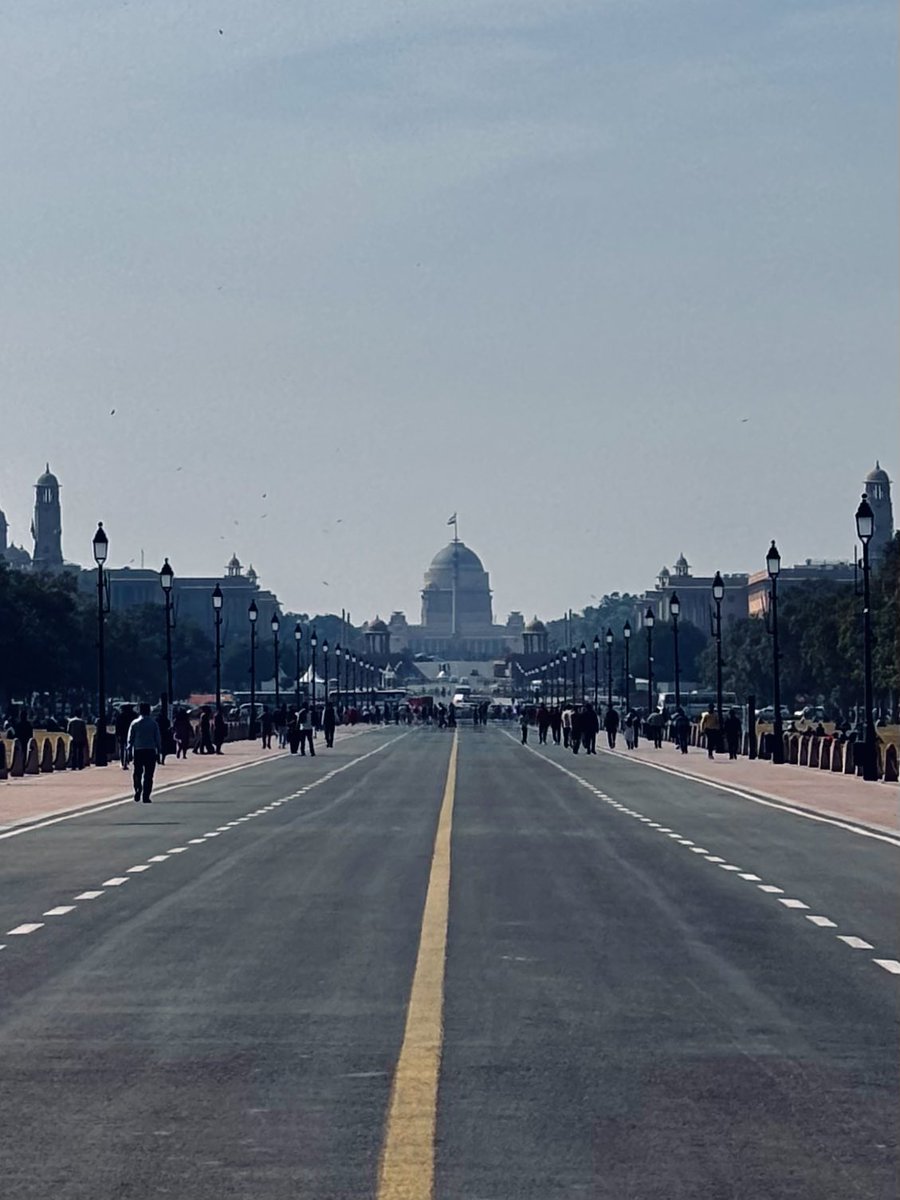 JaswantPrajapti's tweet photo. 2 km — a silhouette on the skyline.
1.5 km — history gains detail.
1 km — the dome commands attention.
500 m — standing before the pride of a nation. 🇮🇳

Distance changed. The emotion didn’t.

#RashtrapatiBhavan #KartavyaPath #NewDelhi #PrideOfIndia #IndiaOnX https://t.co/f3ietoH28B