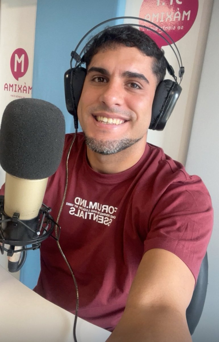 Hoy es el Día Internacional de la Radio 📻
Mi segunda casa, el lugar donde pasan cosas lindas, donde el humor, las emociones y la conexión con la gente se vuelven reales.
Gracias a quienes están siempre del otro lado, a los que me acompañan en cada programa GRACIAS!!!!
