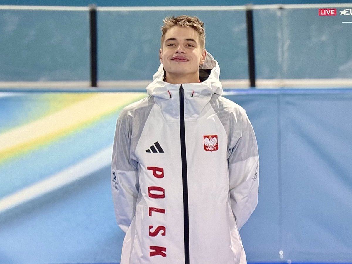 Polacy pokochali Ruska.
Ruski znienawidzili swojaka.
Prawdziwi Polacy pieprzą o farbowanym lisie.
Prawdziwi Ruscy jojczą o zdradzie.
A to tylko młody, fajny, ambitny chłopak, który chce spełniać swoje marzenia, wbrew obsesji Putina, wbrew fobiom Brauna i Bąkiewicza.
Brawo!