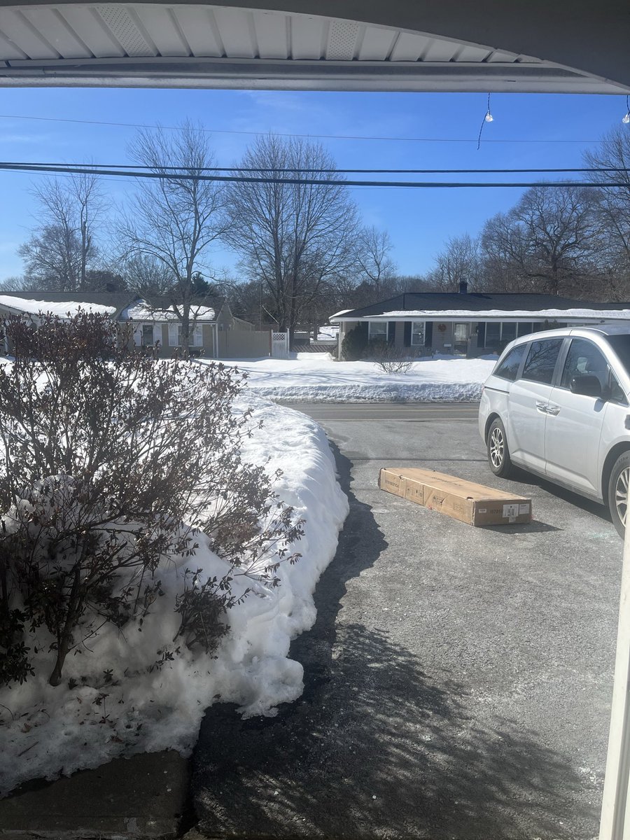 MzVon522's tweet photo. Do NOT &amp; I repeat DO NOT use UPS for delivery of fragile items, I legit watched @UPS  drop my shit in the middle of my DRIVEWAY 🤬 They didn’t even deliver it to my door.  Went to take a pic to file a complaint &amp; the damn driver took the pic himself!  This is from their site https://t.co/dWgMyTy5Y7