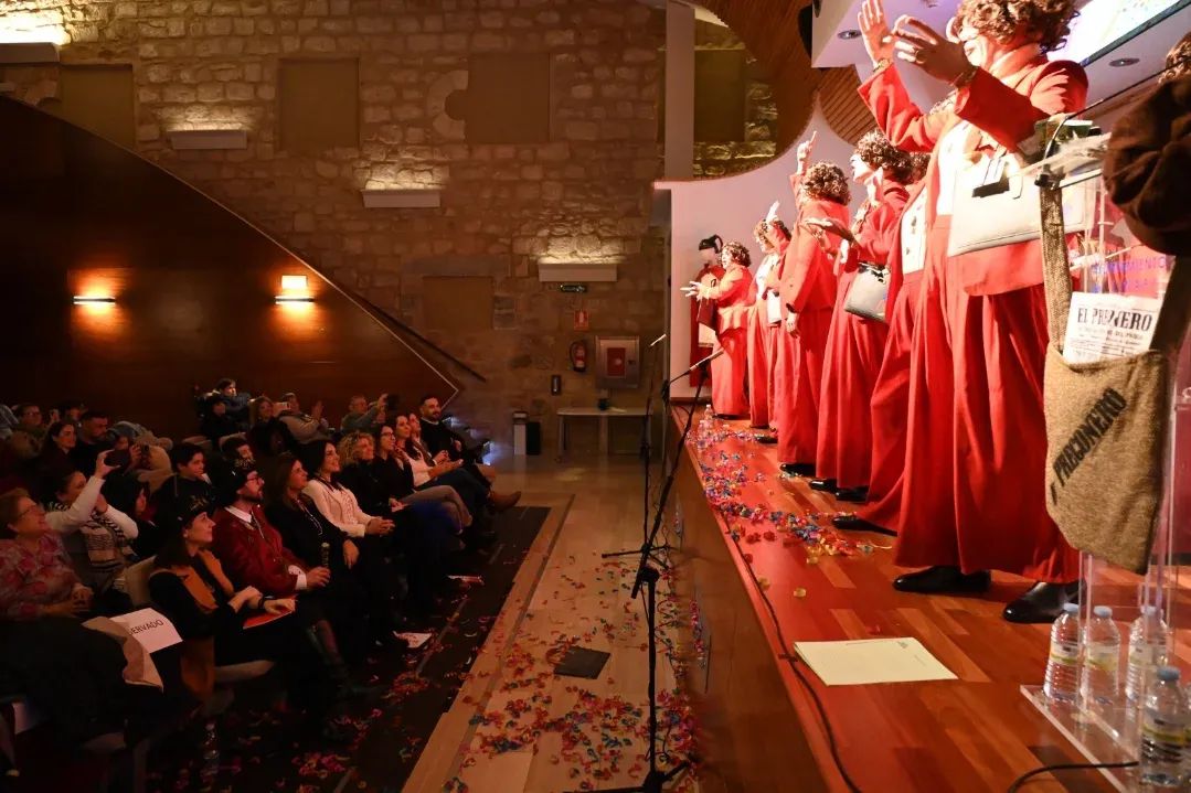 Gracias <a href="/chirisevi/">ChiriSevi</a> por acompañarme en un día tan especial como el de ayer. Con vosotros el Pregón del Carnaval de Linares tuvo un cierre espectacular 👌🏼