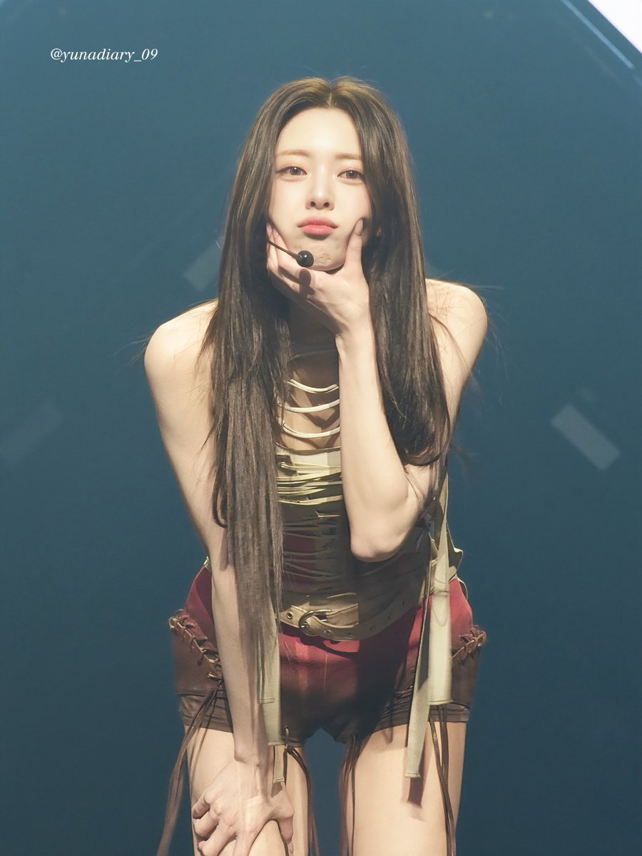 Yunadiary09's tweet photo. 260213 TNVS 콘서트🐰🩷

귀여웡!!!😳🫠

#Yuna #ITZY #유나 #있지 https://t.co/OiQgcpreXN